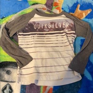 BARELY WORN quicksilver size 5 l/s